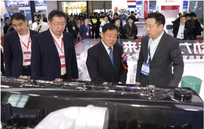 With cutting-edge technology and a strong following, FAW Jiefang Power ignites the international internal combustion engine exhibition!